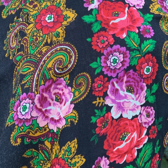 Eye catching Gorgeous with Fringe Shawl, Wrap. Very Festive - Picture 4 of 15